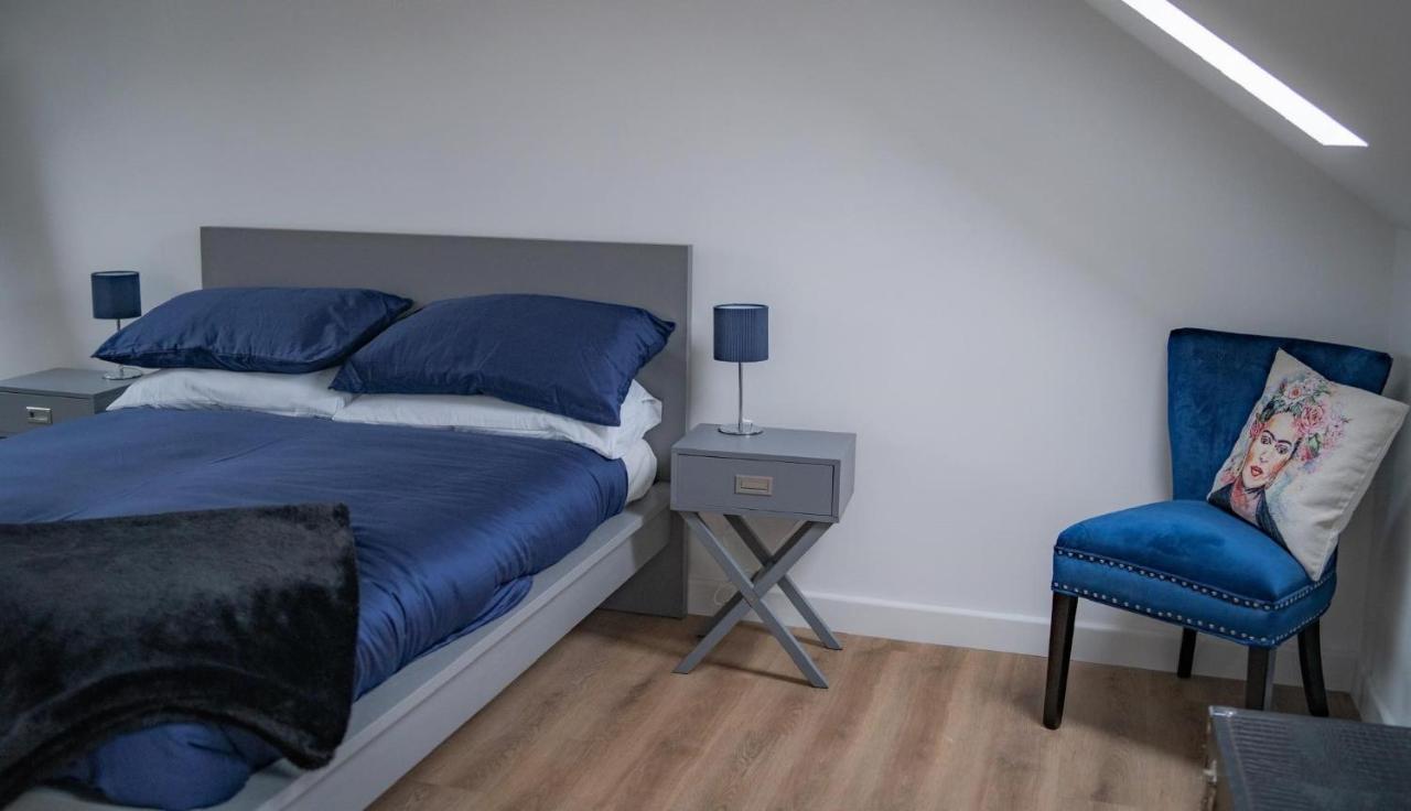 The Red House Modern Stylish Home From Home Walking Distance To Cardiff Bay And City Centre With Parking Exterior foto