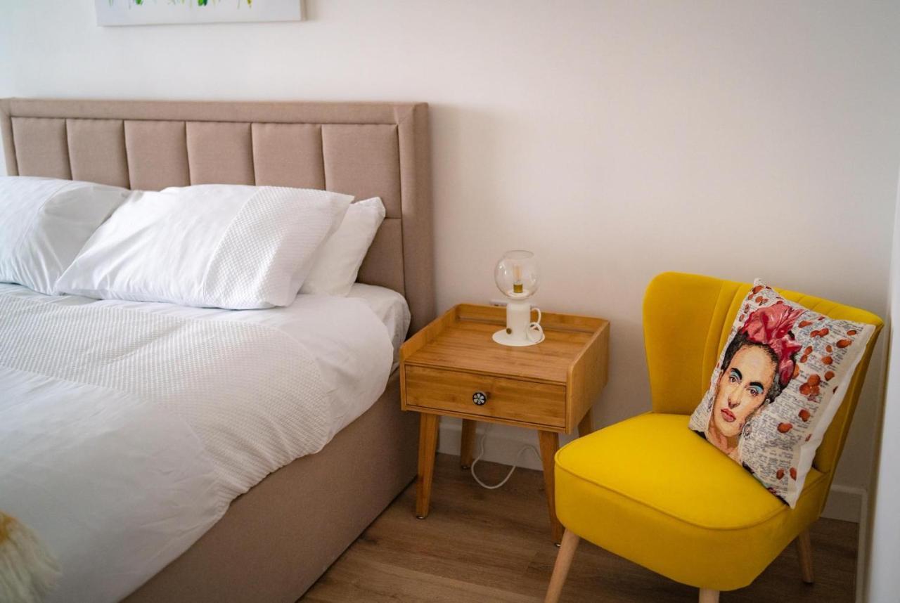 The Red House Modern Stylish Home From Home Walking Distance To Cardiff Bay And City Centre With Parking Exterior foto