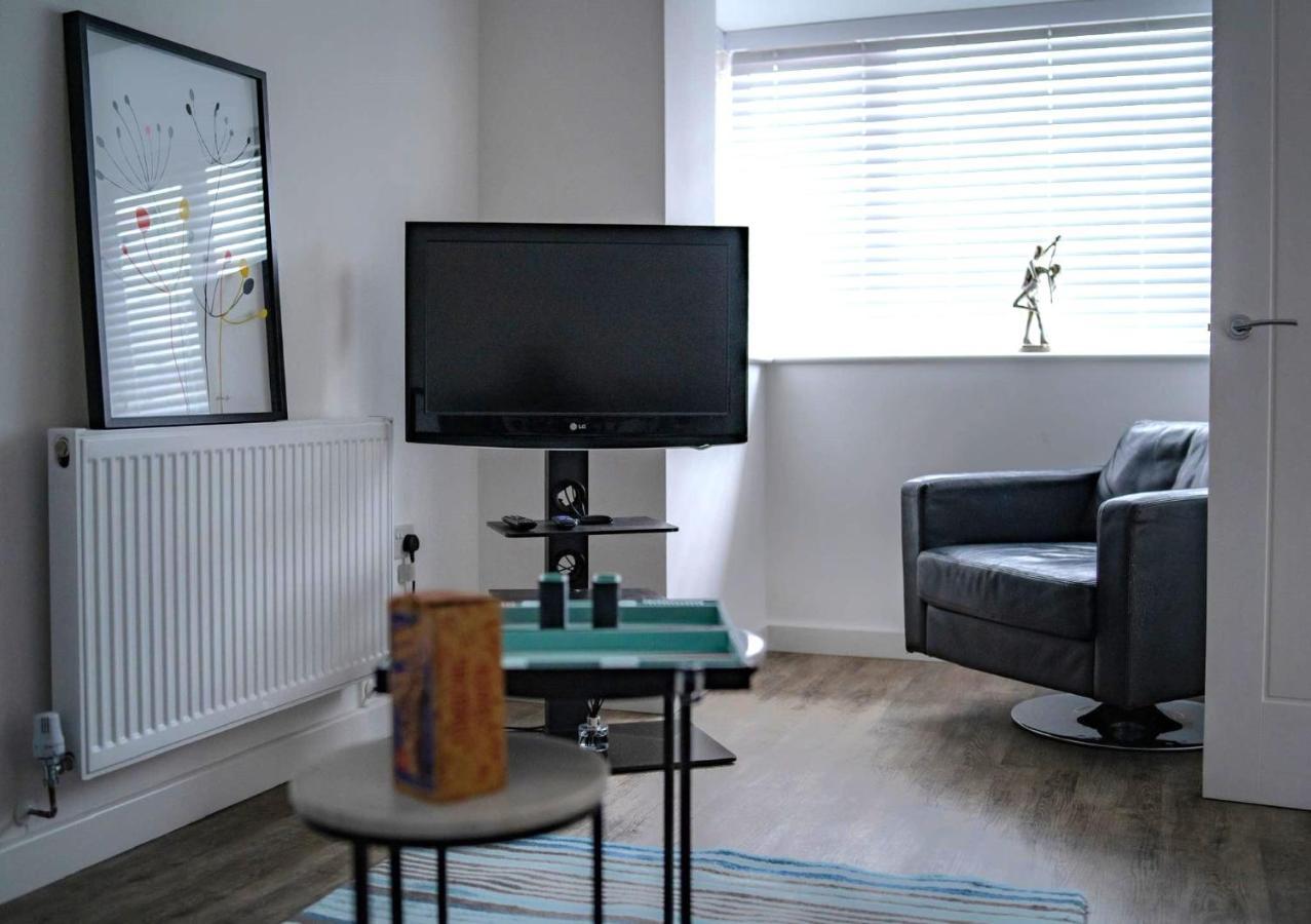 The Red House Modern Stylish Home From Home Walking Distance To Cardiff Bay And City Centre With Parking Exterior foto
