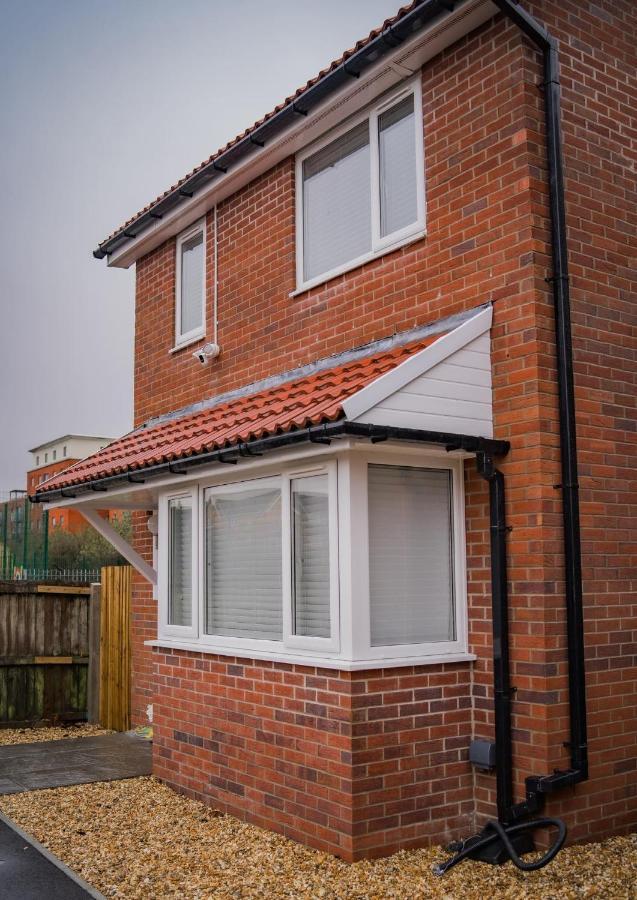 The Red House Modern Stylish Home From Home Walking Distance To Cardiff Bay And City Centre With Parking Exterior foto